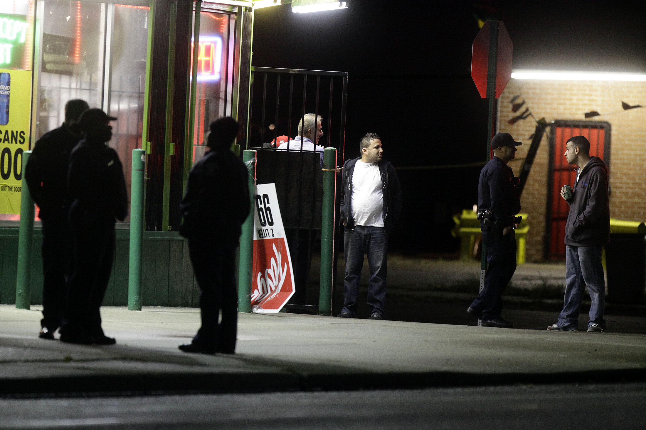 2 killed, 7 hurt in Detroit shooting