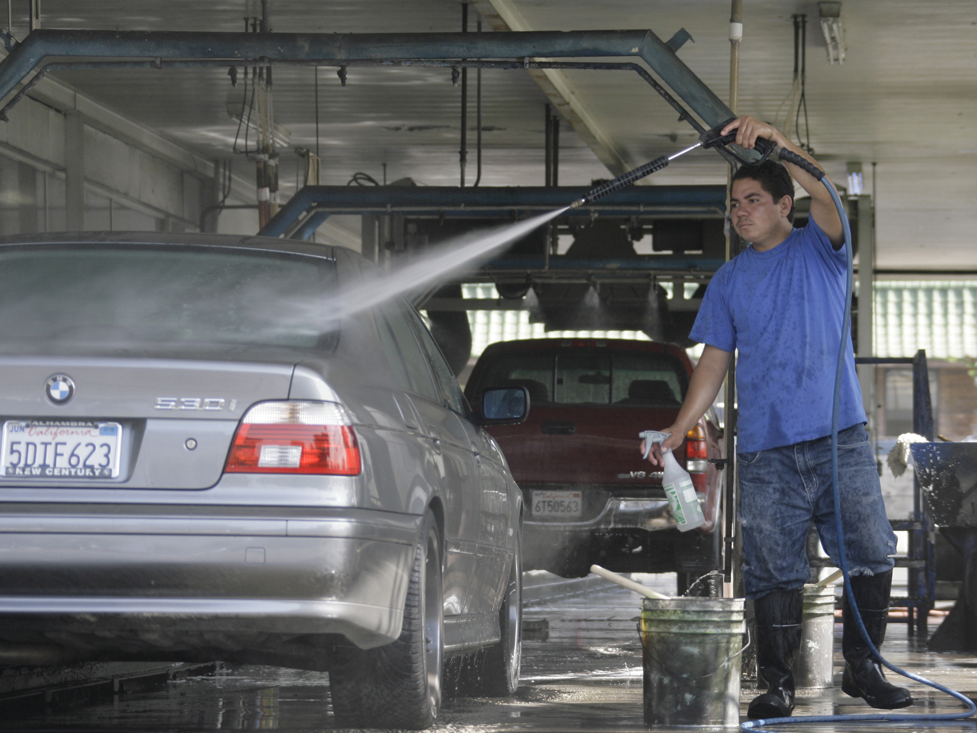 St. Louis area car washes giving veterans free washes