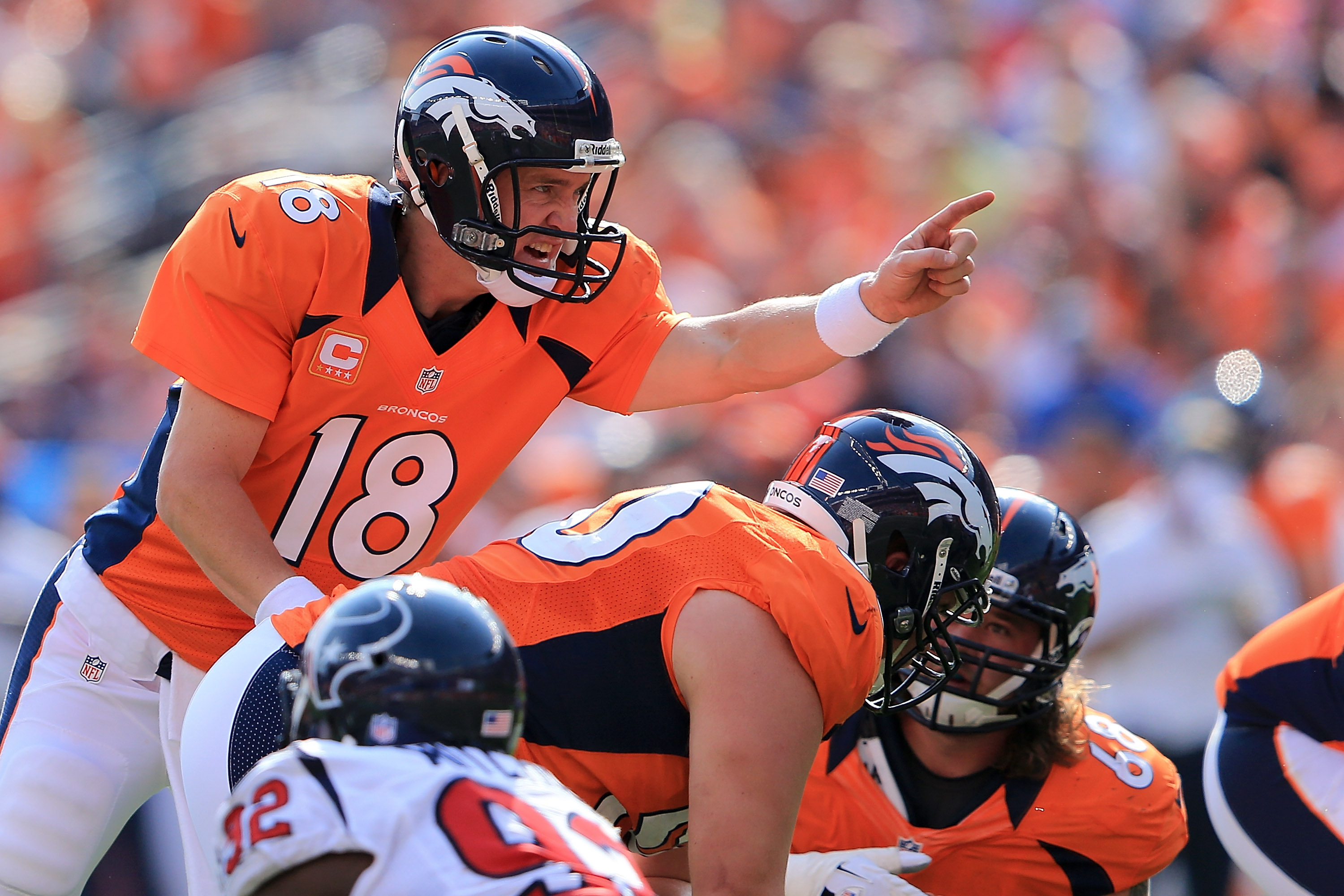 Peyton Manning makes like John Elway in quarterbacking Super Bowl