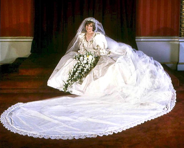 Diana's wedding gown handed over to princes | ksdk.com
