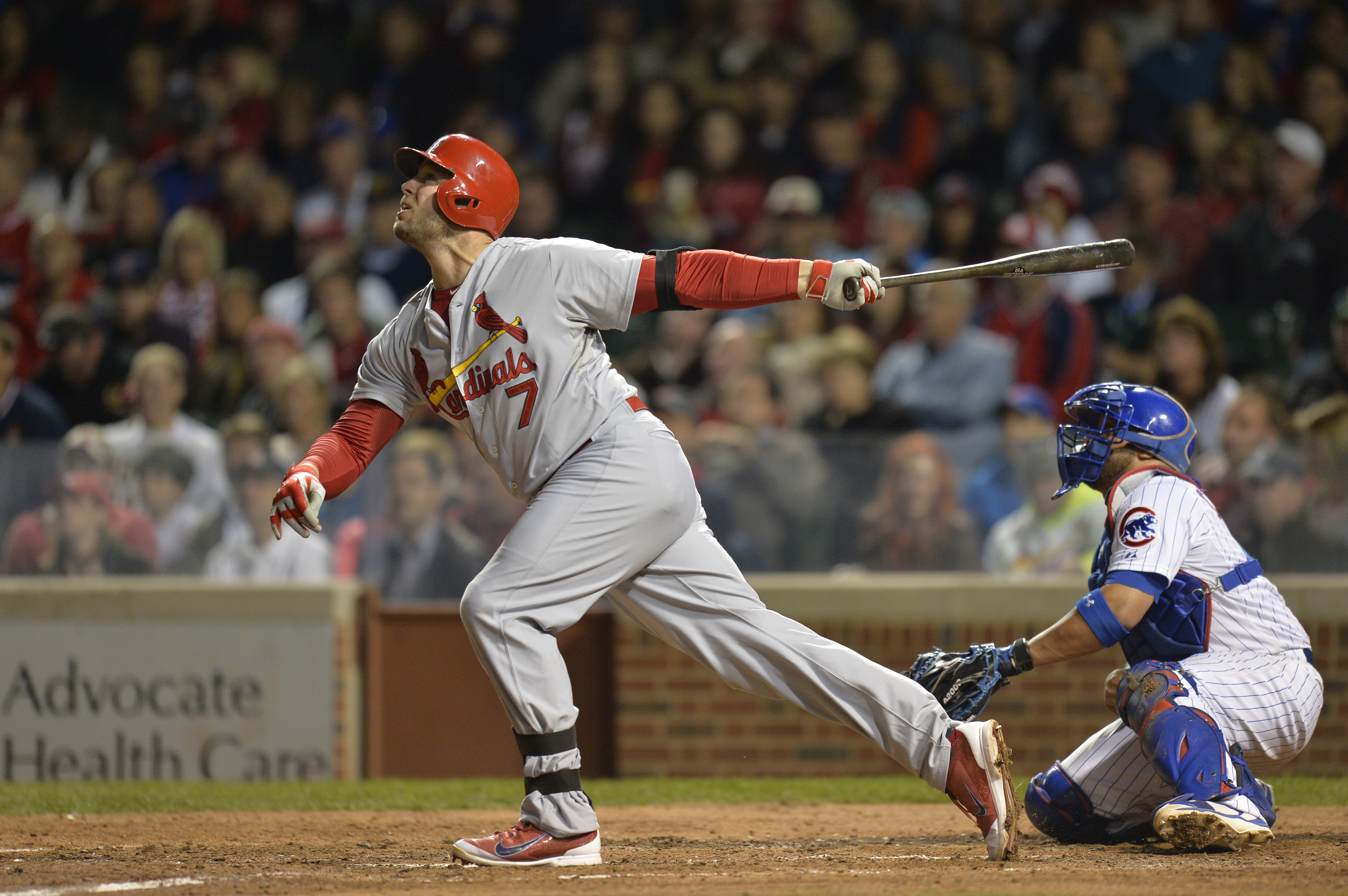 Cards beat Cubs 8-0, take over 1st place in NL Central