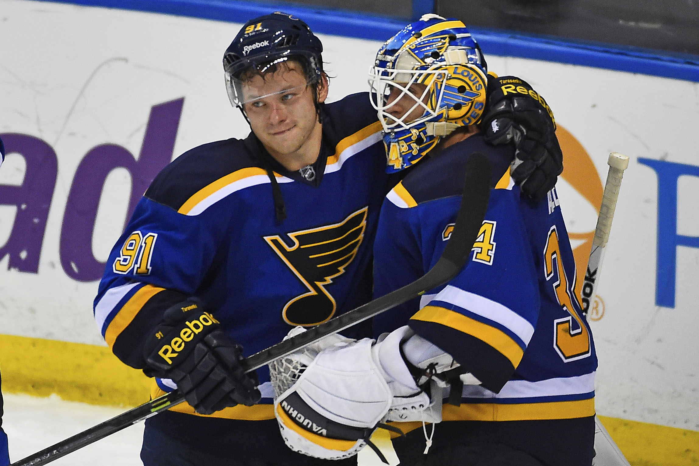 T.J. Oshie scores twice as Blues roll past Kings