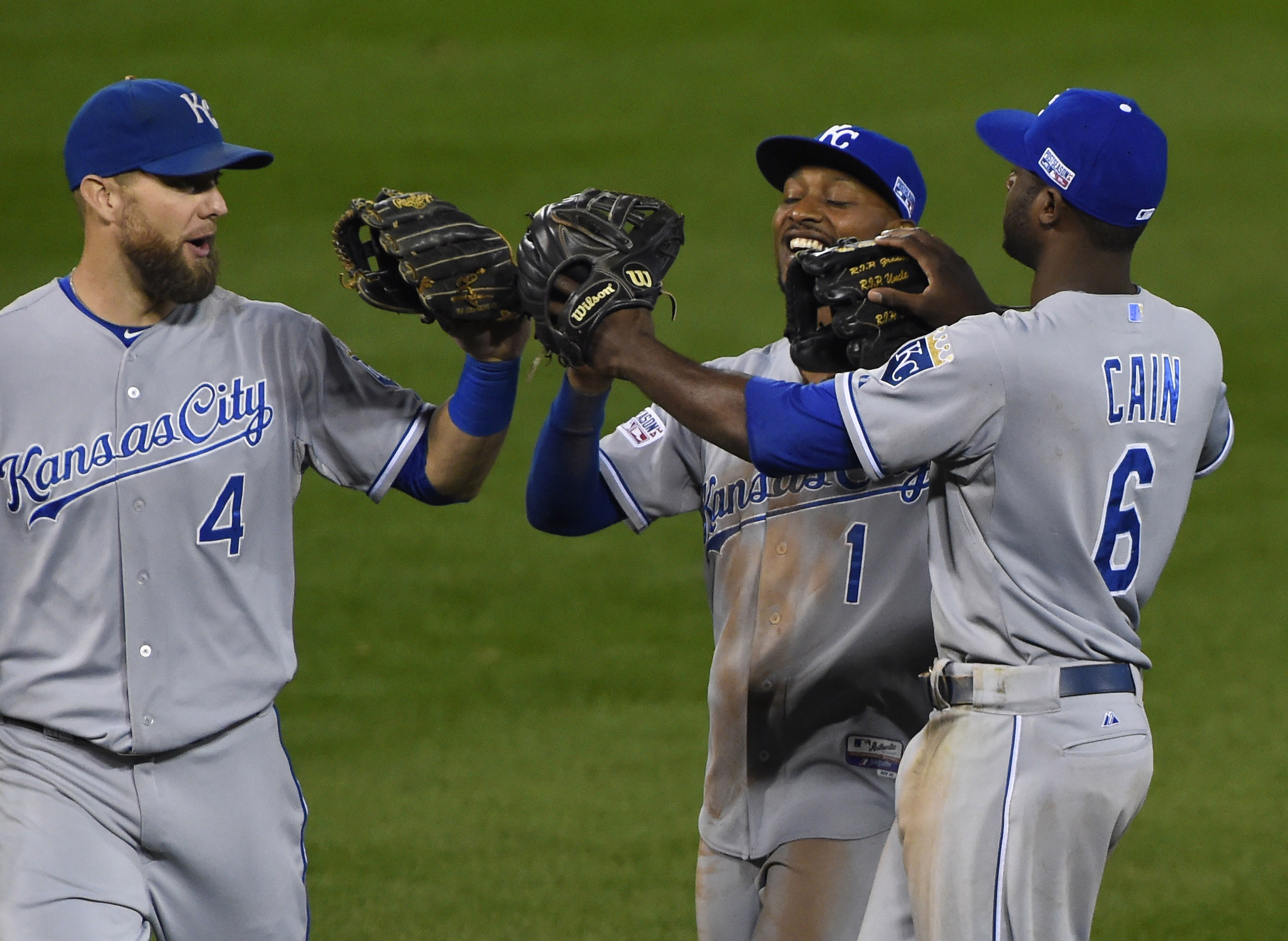 Kansas City Royals Alex Gordon celebrates a bottom of the ninth