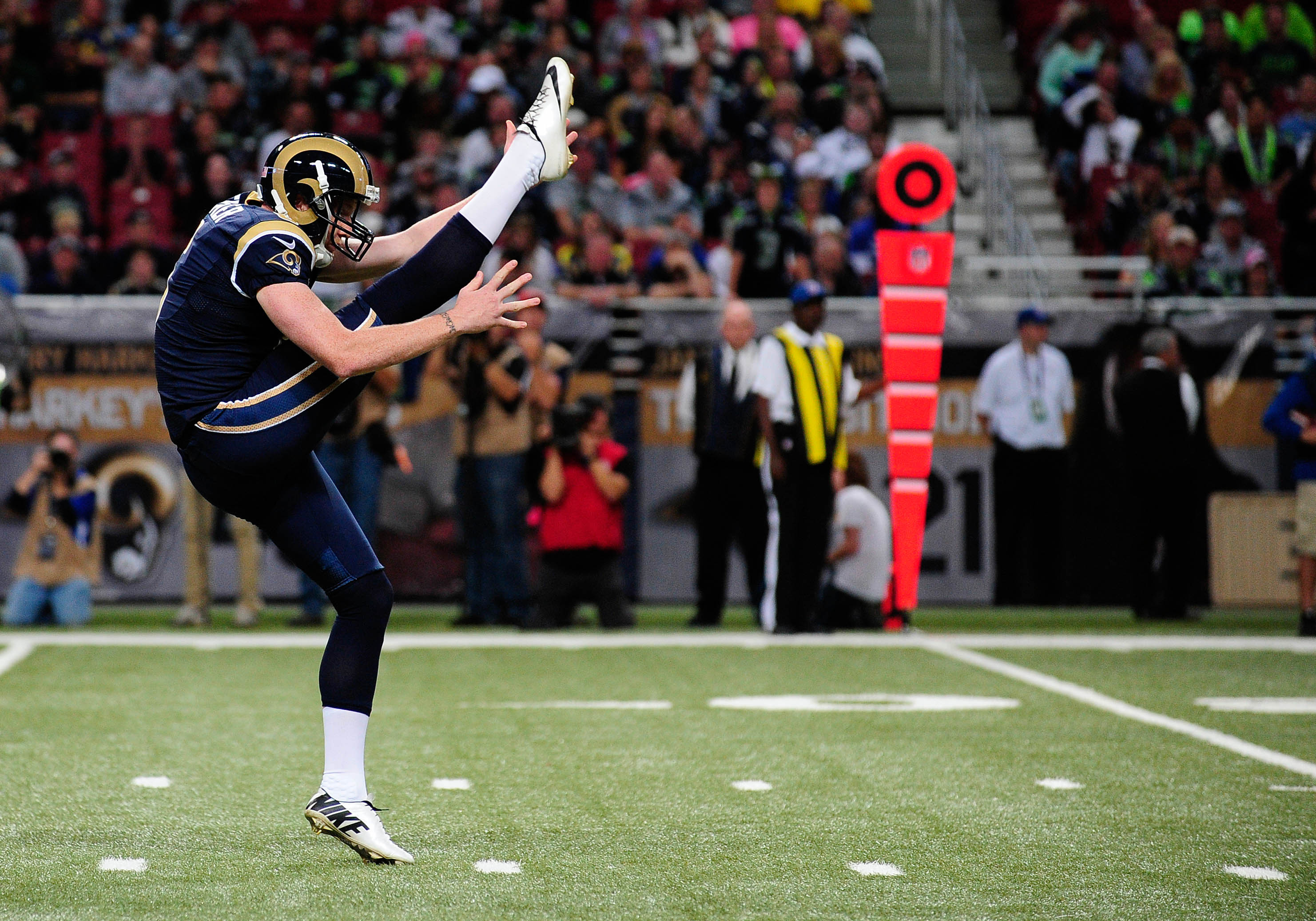 Rams punter Johnny Hekker had a 71-yard punt against the Cardinals