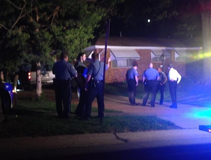 Car crashes into house after police chase | ksdk.com