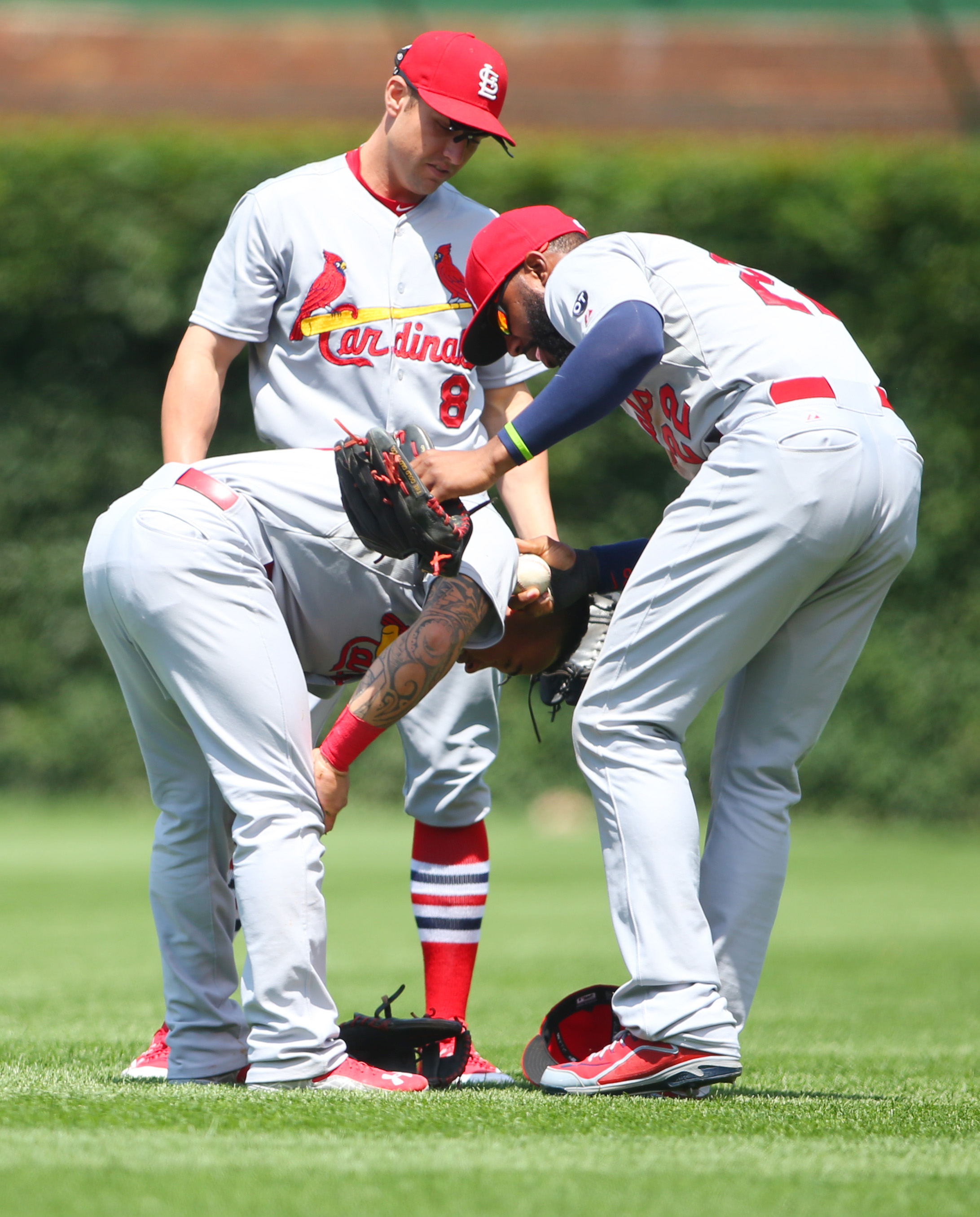 Jason Heyward Leaves the Game After an Ugly Collision at Third