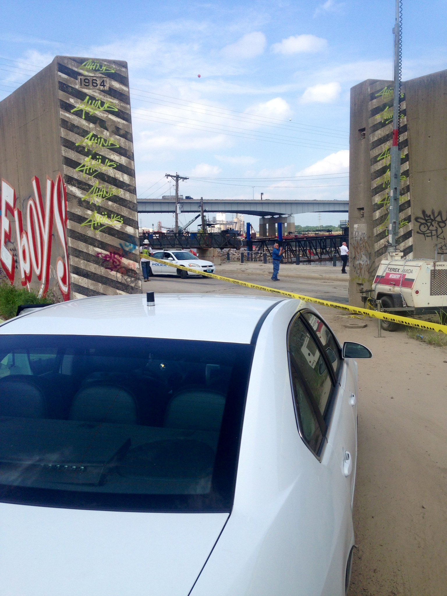 Man dies after falling from Eads Bridge, OSHA investigating | ksdk.com