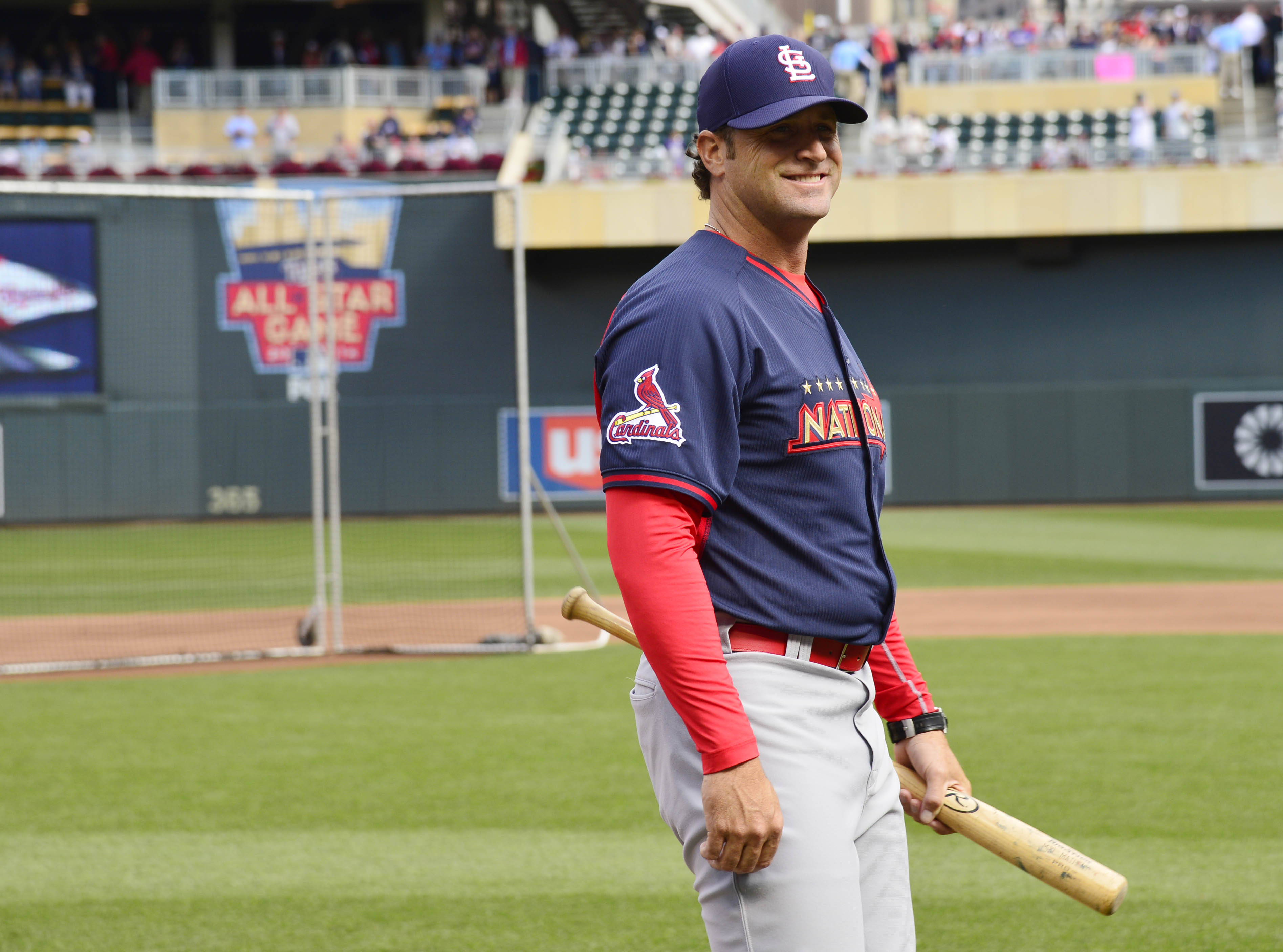 Jose Canseco joins batting practice at PNC field