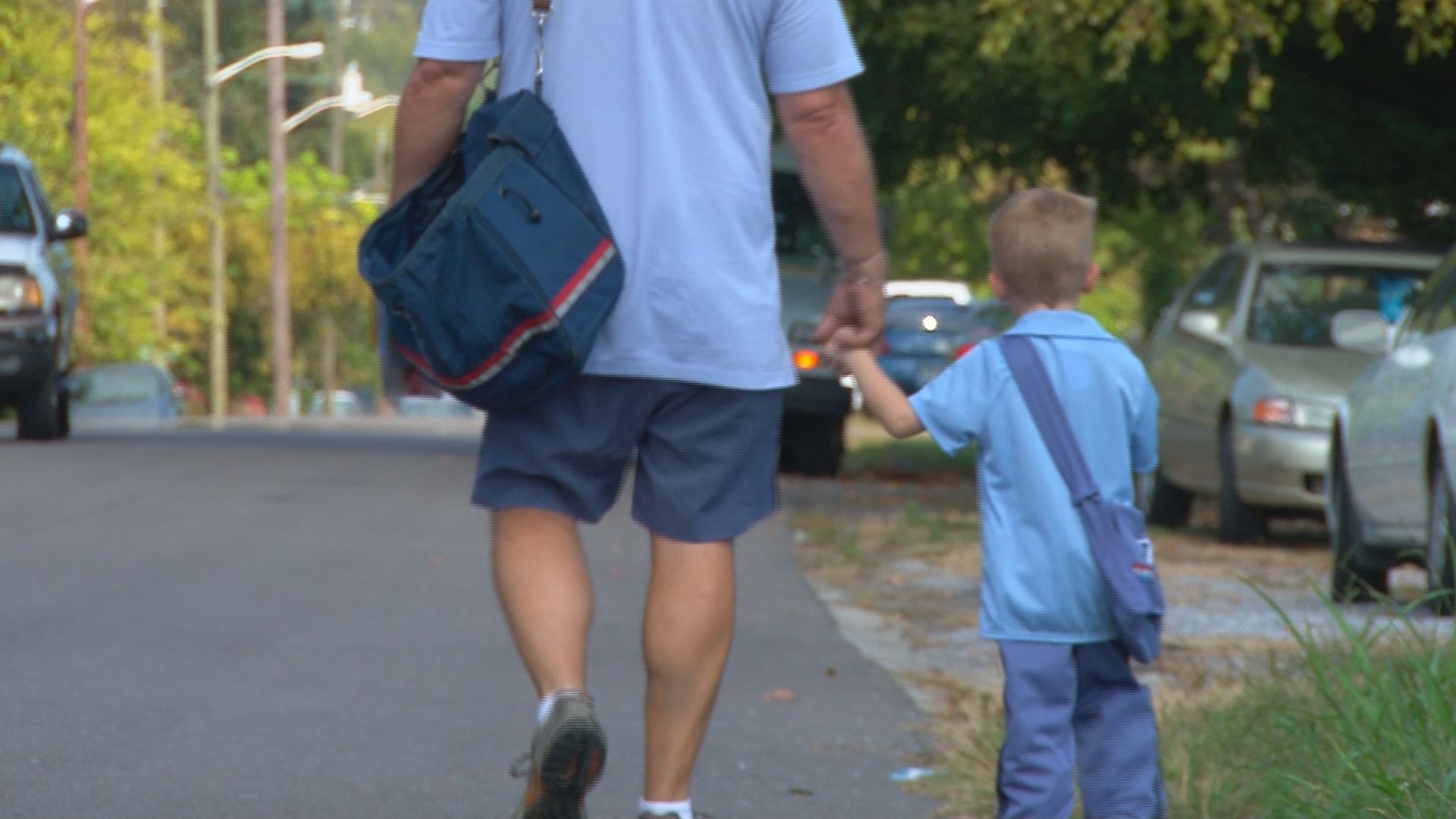 TRENDING: Neighbors surprise mailman on last day, toddler helps