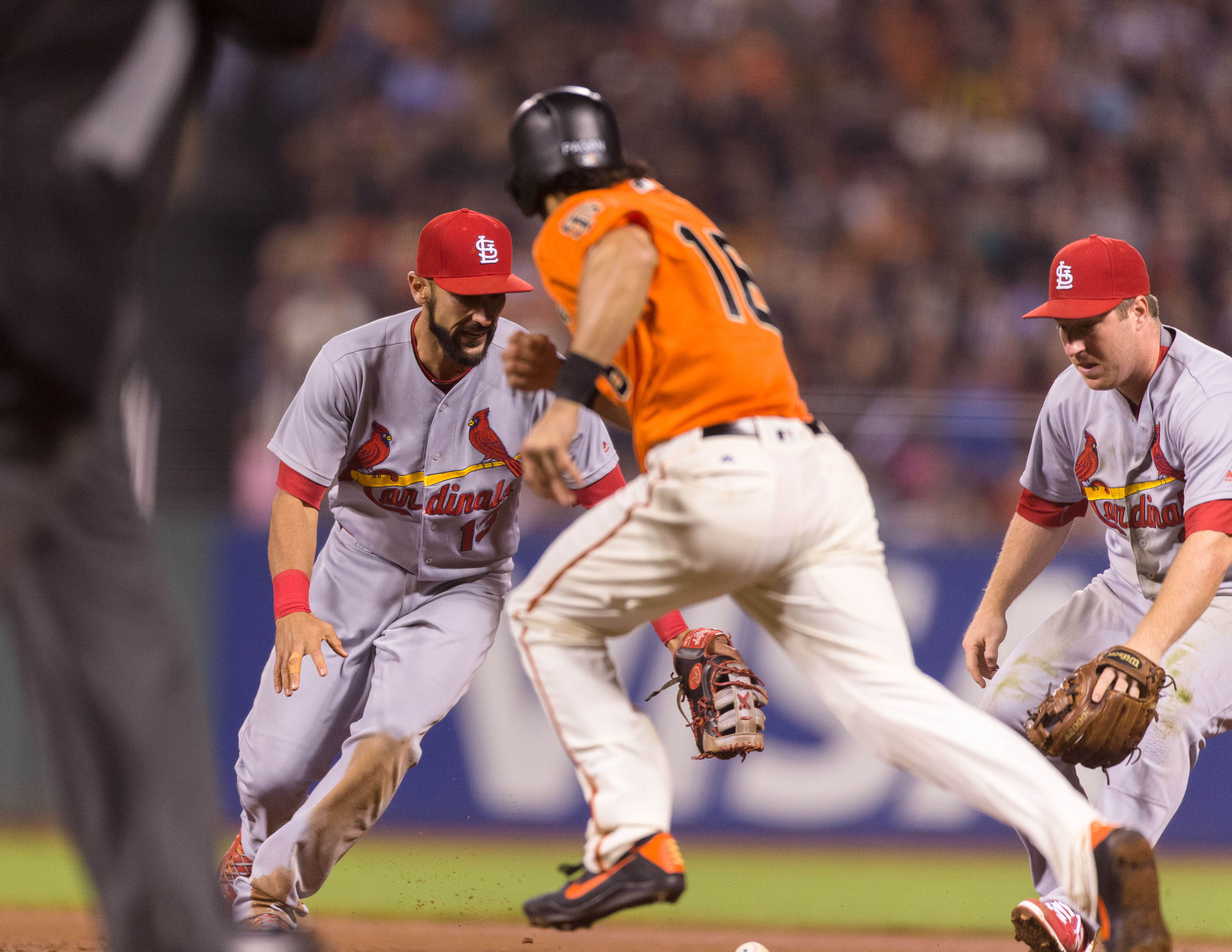 Cards' Matt Carpenter leaves game with right oblique injury