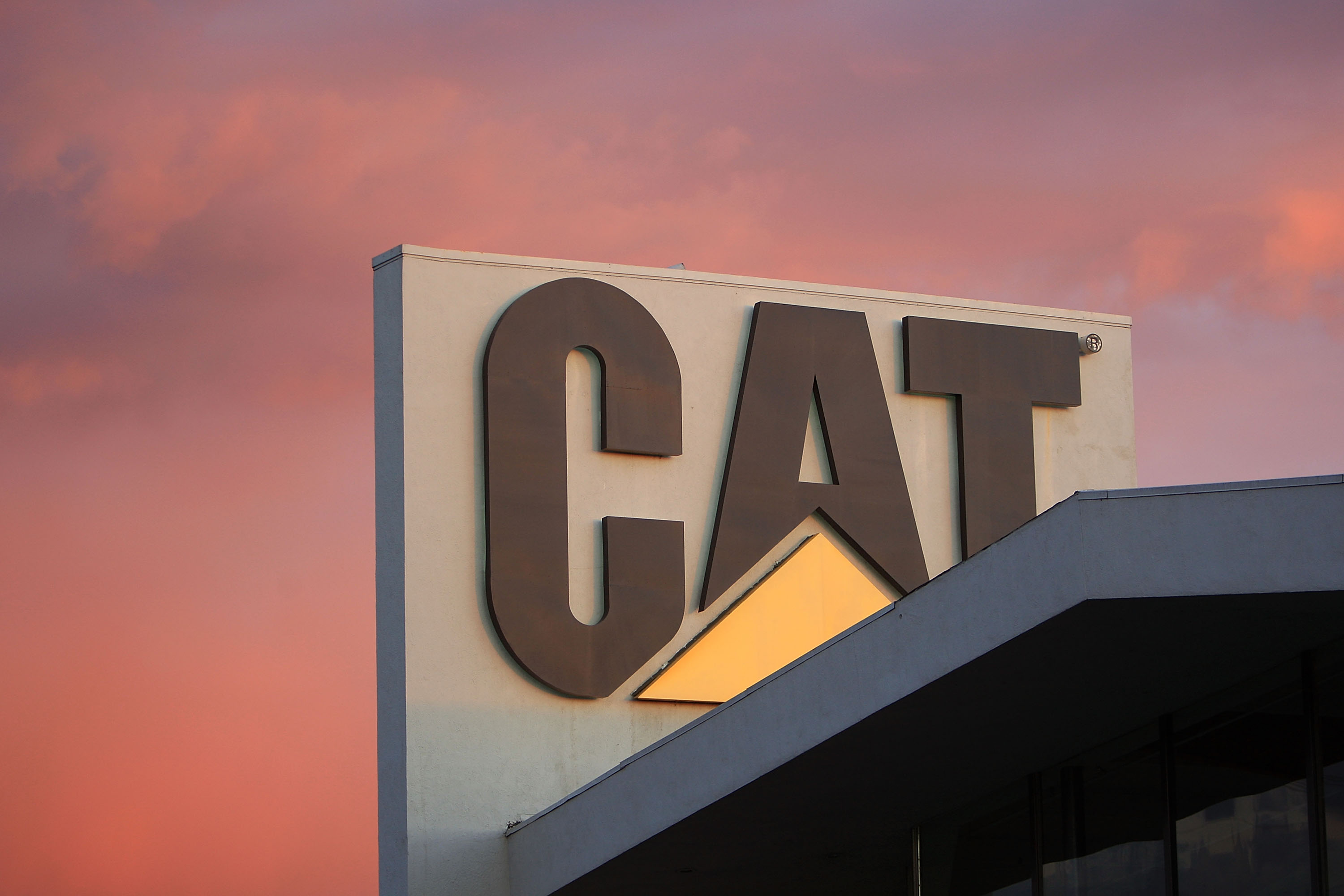 Caterpillar Announces Undisclosed Number Of Layoffs | Ksdk.com