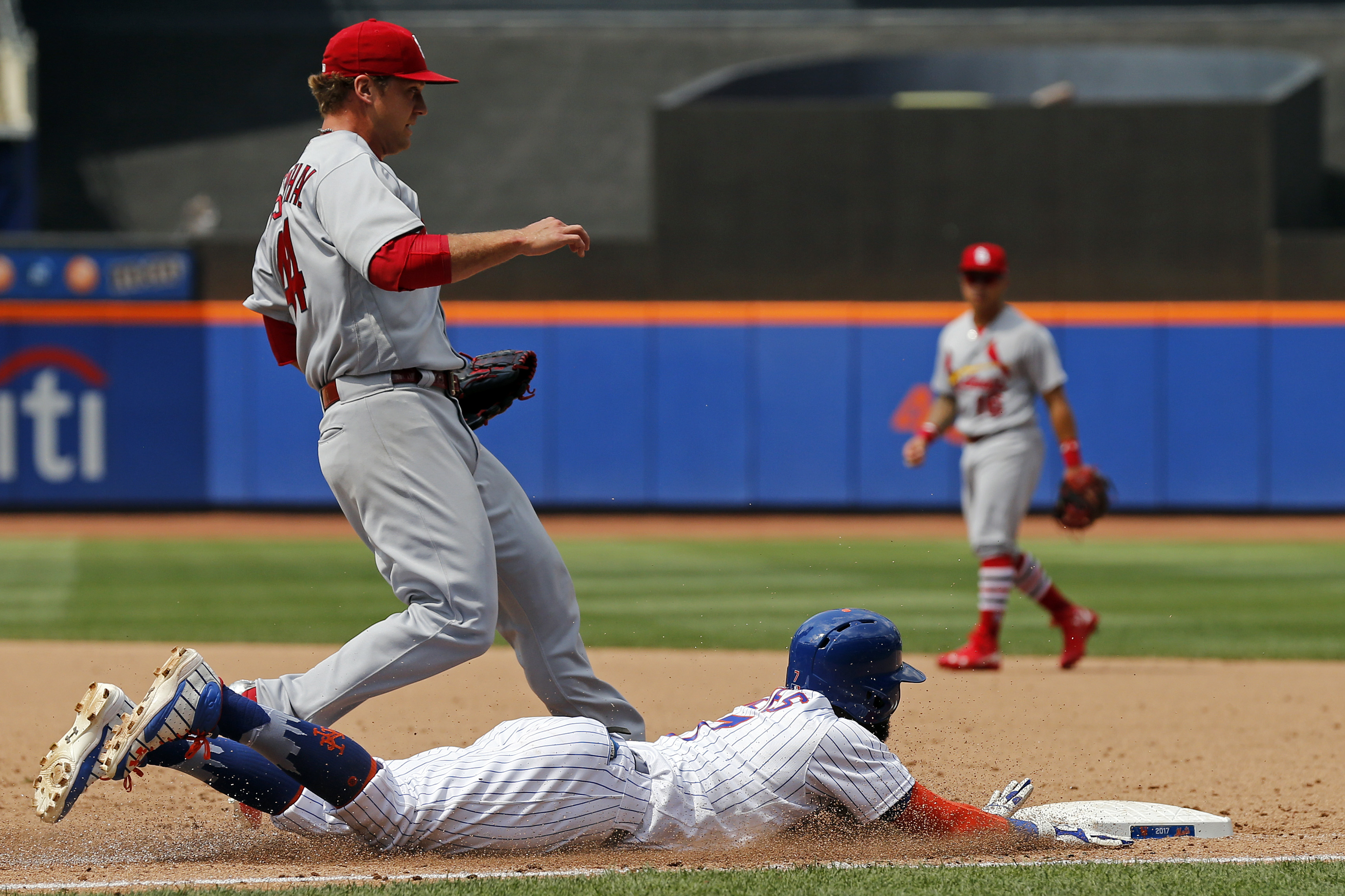 Reyes hit in 9th lifts Mets over Cardinals 3-2