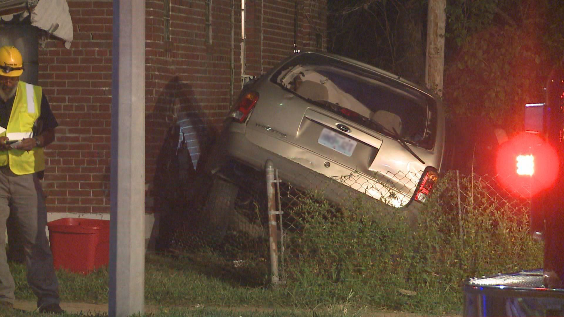 Driver dies after car crashes into house | ksdk.com