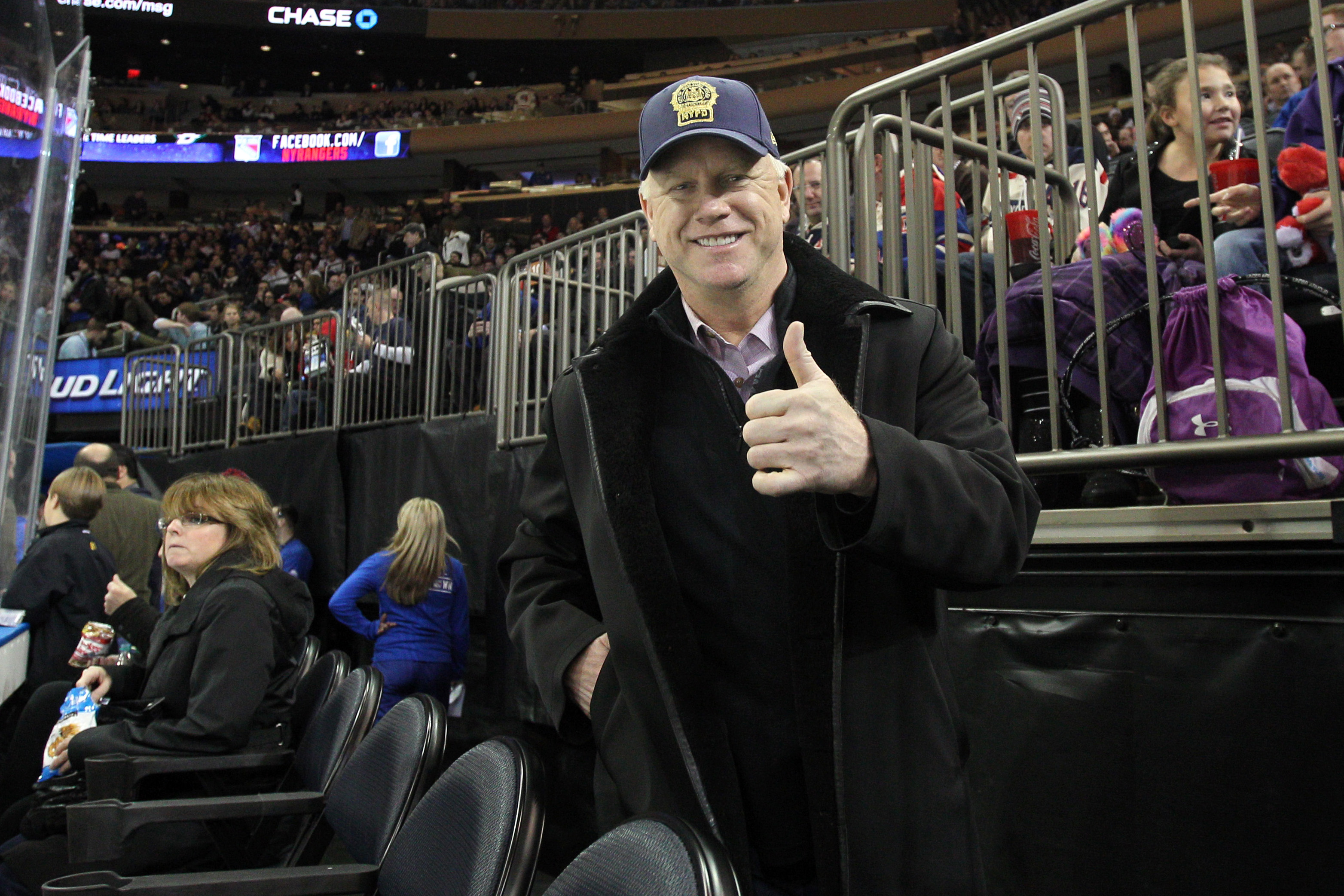 Boomer Esiason Salary 36 - huan0dt