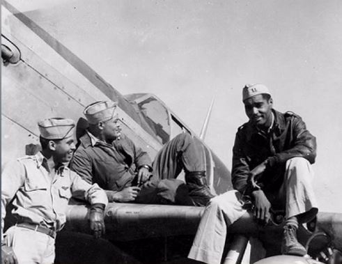 Tuskegee Airman honored at air show | ksdk.com