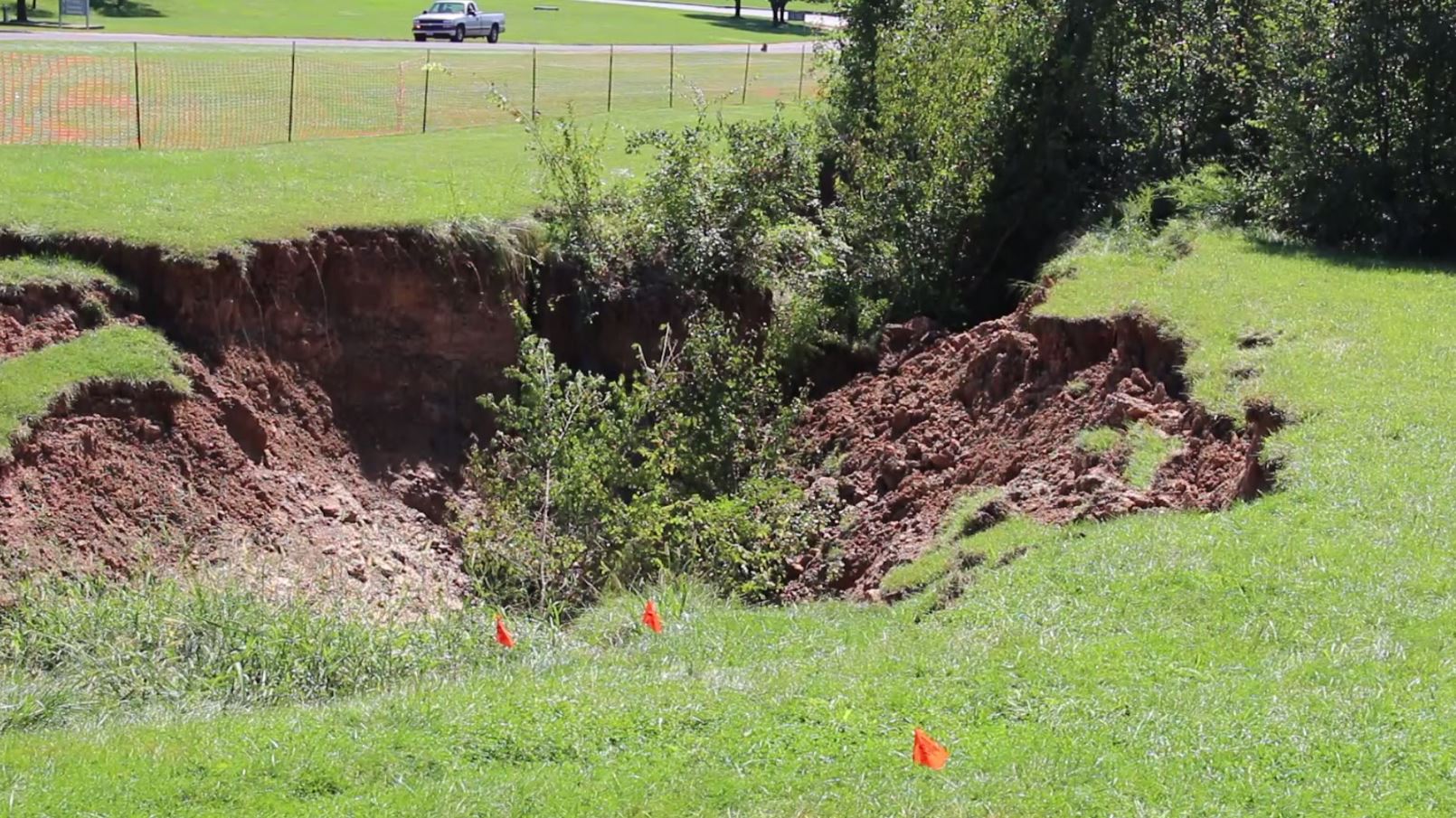 Pacific sinkhole grows, causes flooding at homes | ksdk.com